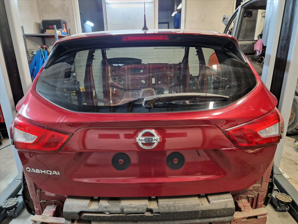 NISSAN QASHQAI (J11) csomagtérajtó  1. kép