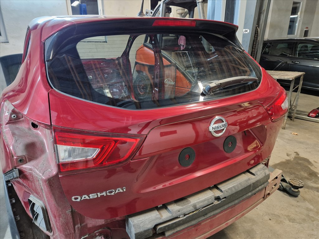 NISSAN QASHQAI (J11) csomagtérajtó  2. kép