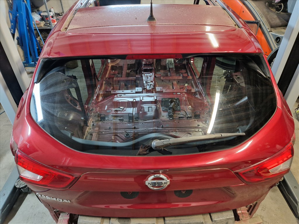 NISSAN QASHQAI (J11) csomagtérajtó  5. kép