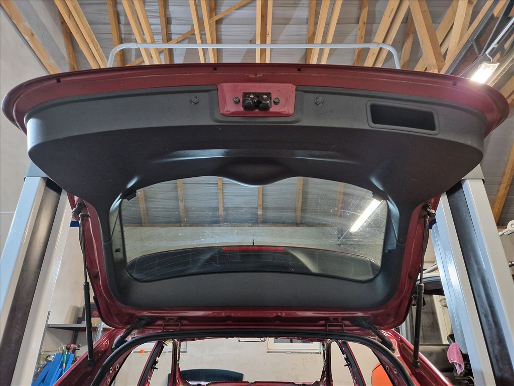 NISSAN QASHQAI (J11) csomagtérajtó  6. kép