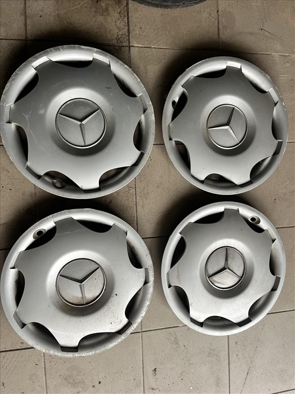 Mercedes 16-os gyári dísztárcsa 1. kép