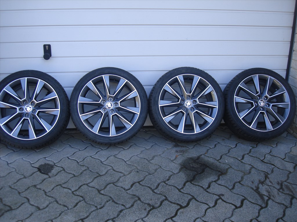 5X100 17-es Skoda Rapid Scala Fabia Rapid Gyári Alufelni 1. kép