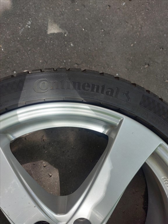  18" újszerű Dezent alufelni, rajta 225/40 újszerű Continental téli gumi gumi  4. kép