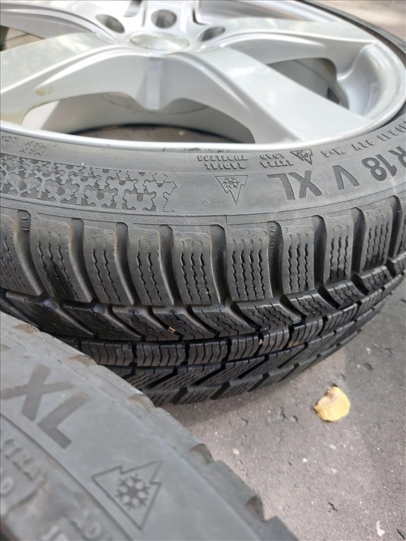  18" újszerű Dezent alufelni, rajta 225/40 újszerű Continental téli gumi gumi  6. kép