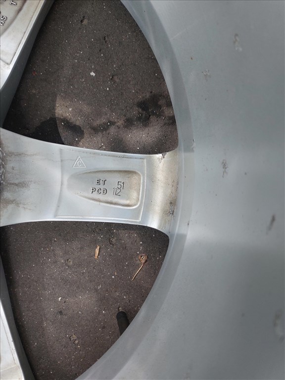  18" újszerű Dezent alufelni, rajta 225/40 újszerű Continental téli gumi gumi  9. kép