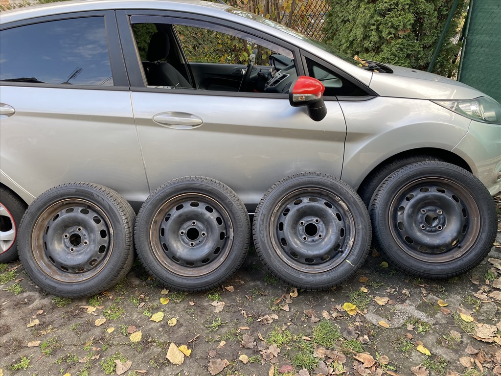 195/55R15 téli gumi Ford lemez felnin, 4db. 20 ezer Ft.  1. kép