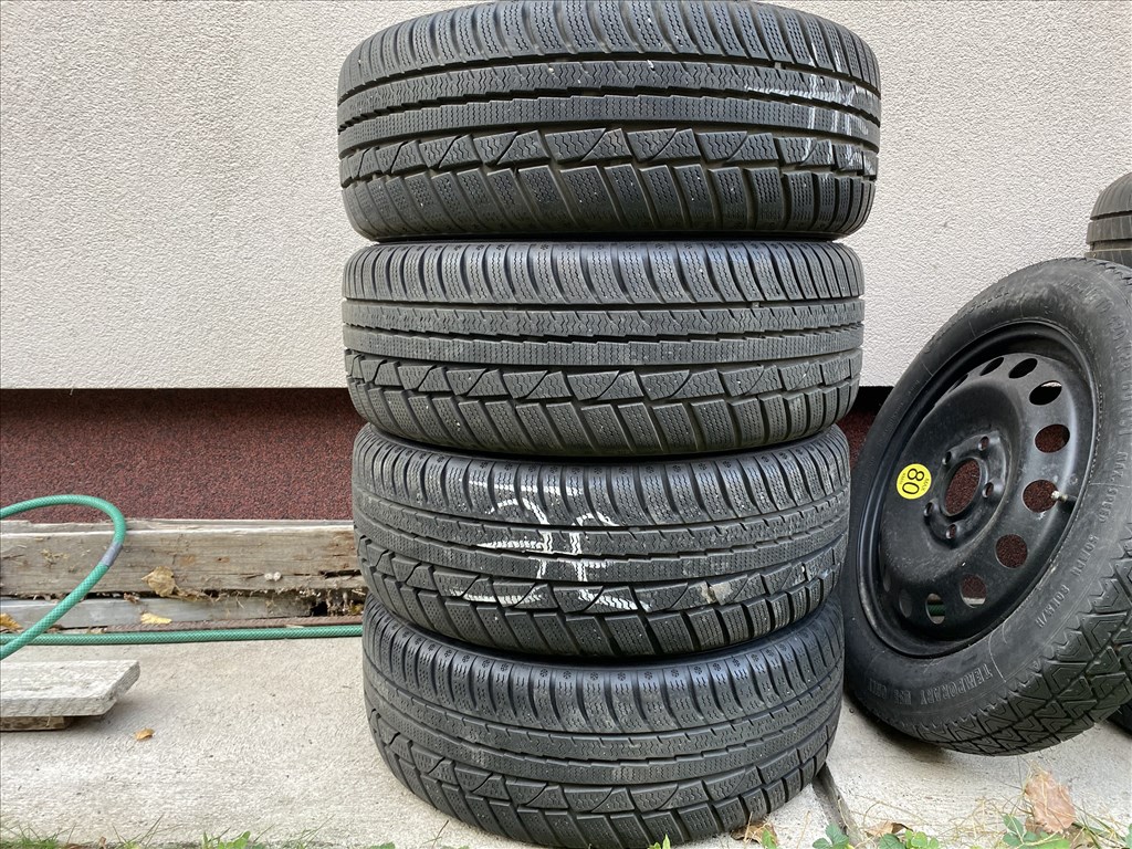 195/55R15 téli gumi Ford lemez felnin, 4db. 20 ezer Ft.  2. kép