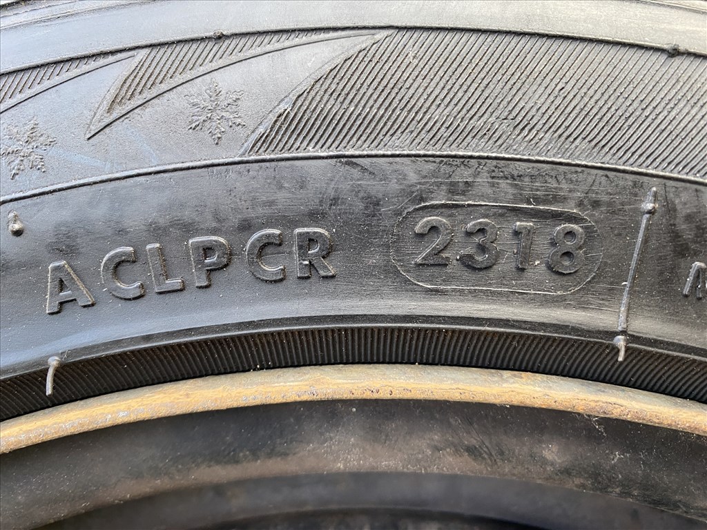 195/55R15 téli gumi Ford lemez felnin, 4db. 20 ezer Ft.  3. kép
