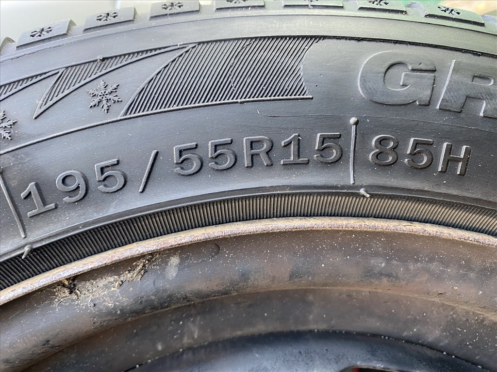 195/55R15 téli gumi Ford lemez felnin, 4db. 20 ezer Ft.  4. kép