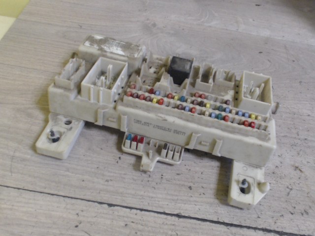 FORD C-MAX 03.06-07.03 Biztosítéktábla BCM BSI BSM SAM GEM modul  1. kép