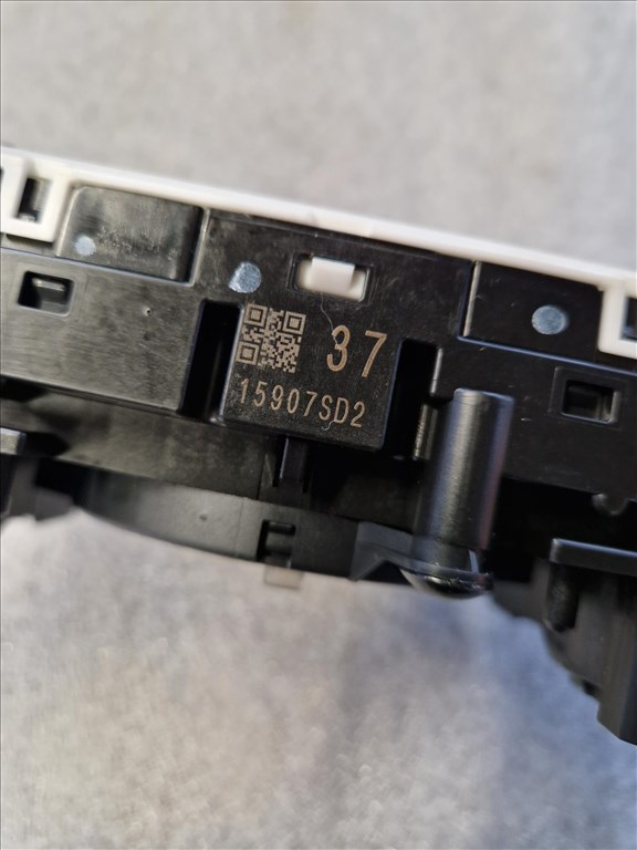 NISSAN QASHQAI (J11) kormánykapcsoló  6. kép