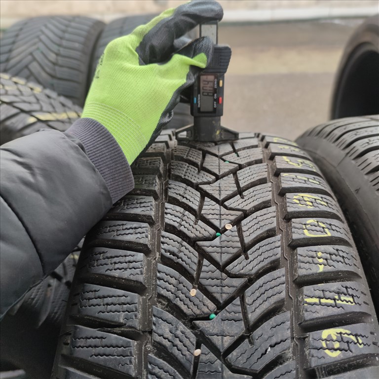 215/60 R16 Dunlop téli gumi 80000ft a 4db/26/ 1. kép