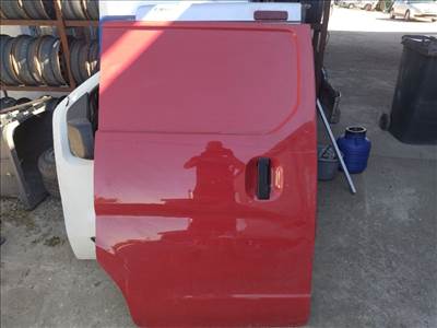 Nissan NV200 jobb tolóajtó üresen