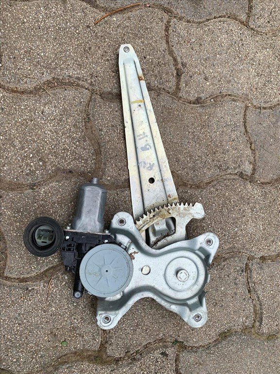 Toyota RAV4 (XA30) 2.2 D-4D TOYOTA RAV 4 Bal hátsó Ablakemelő Szerkezet 8571035180 2621002330 1. kép