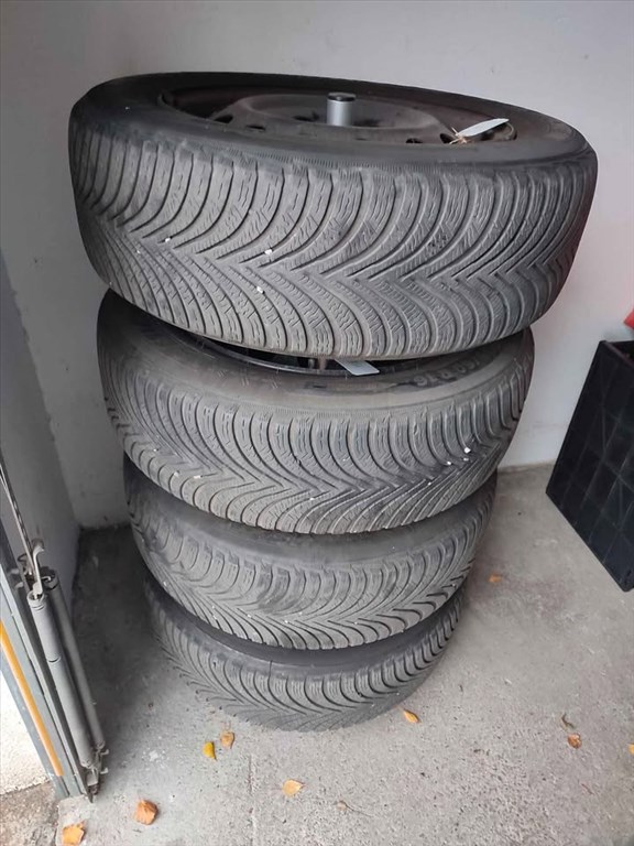 Eladó Michelin alpin5 tèligumi szett felnivel 205/60 R16 1. kép