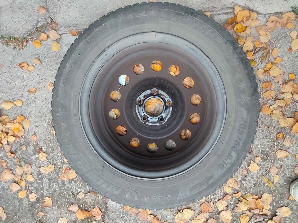 Eladó Michelin alpin5 tèligumi szett felnivel 205/60 R16 2. kép