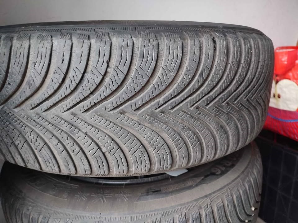 Eladó Michelin alpin5 tèligumi szett felnivel 205/60 R16 6. kép