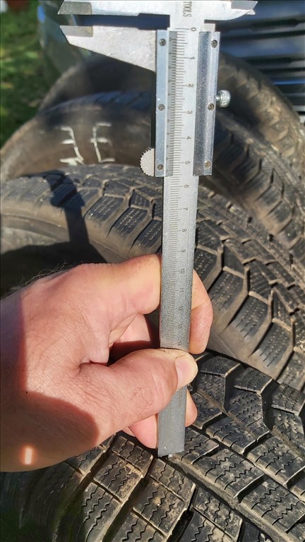  225/6018" újszerű Hankook téli gumi gumi 7. kép