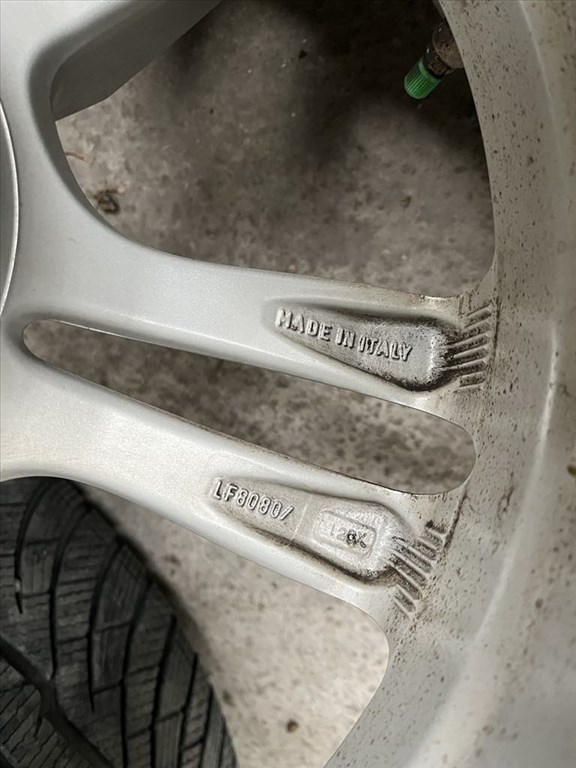  18" újszerű Mak alufelni, rajta 245/50 újszerű Michelin téli gumi  7. kép