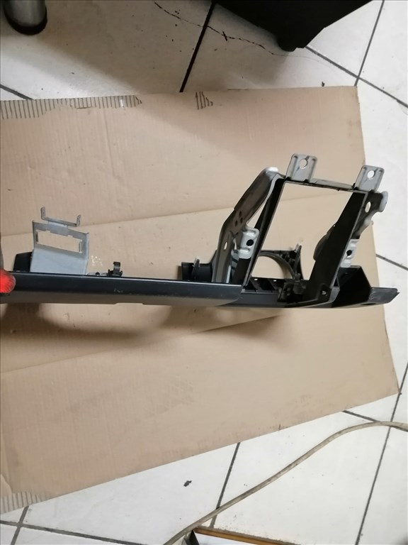 Mitsubishi Outlander I 2.0 4WD Bal alsó műszerfal burkolat  gn11100240 5. kép