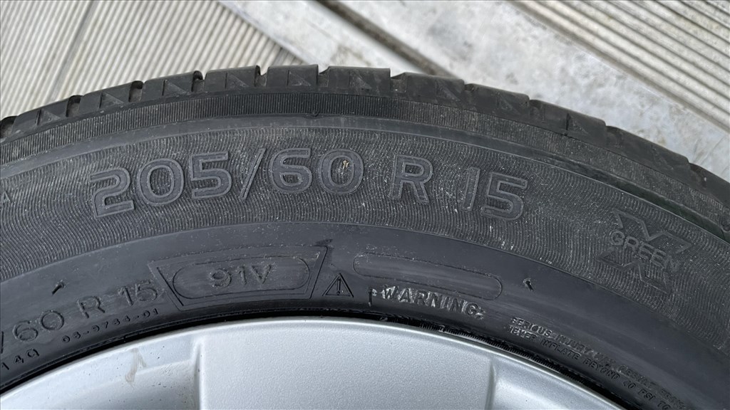 Skoda 15" 5x112 alufelnik 1Z0601025 rajta 205/60 használt Michelin nyári gumi gumi  7. kép