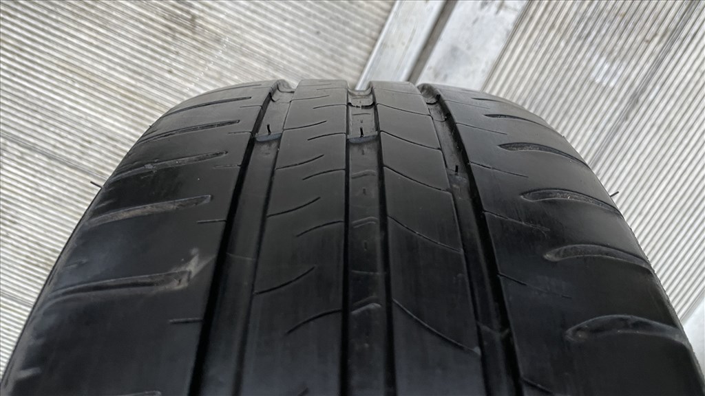 Skoda 15" 5x112 alufelnik 1Z0601025 rajta 205/60 használt Michelin nyári gumi gumi  8. kép