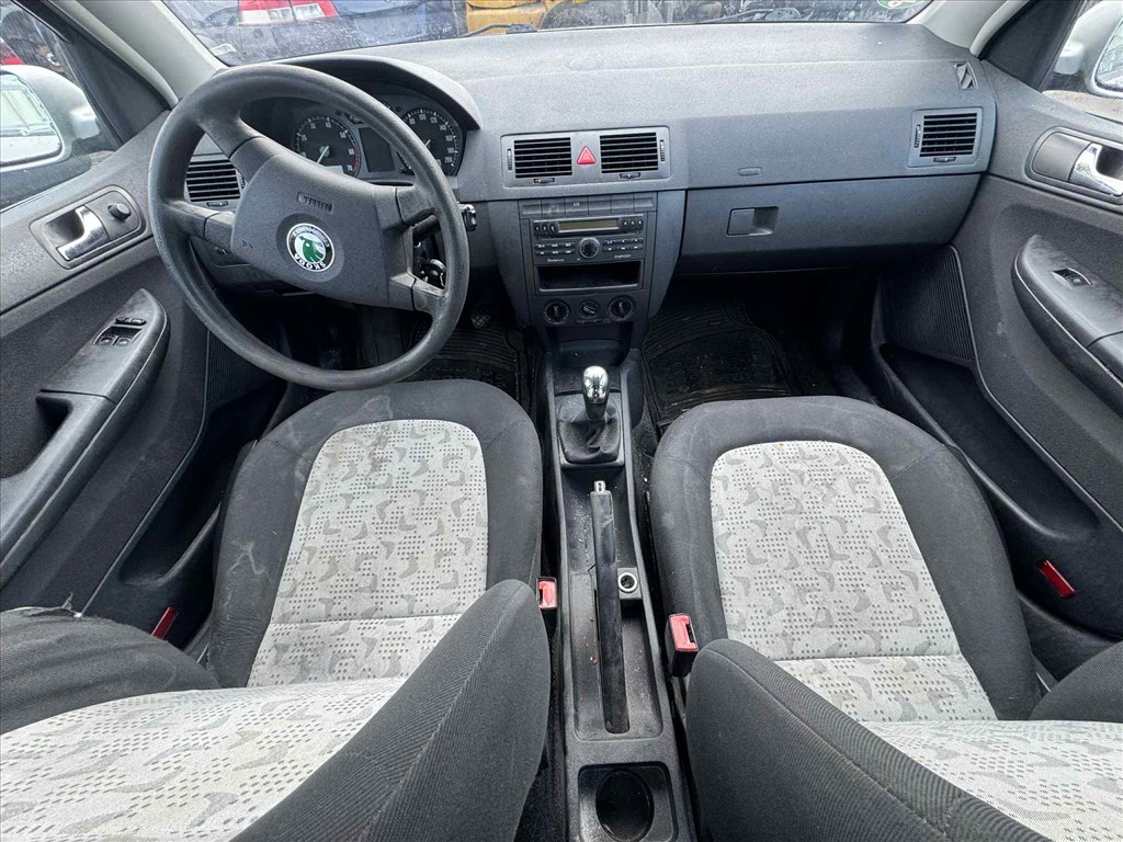 Skoda Fabia I bontott alkatrészei 4. kép