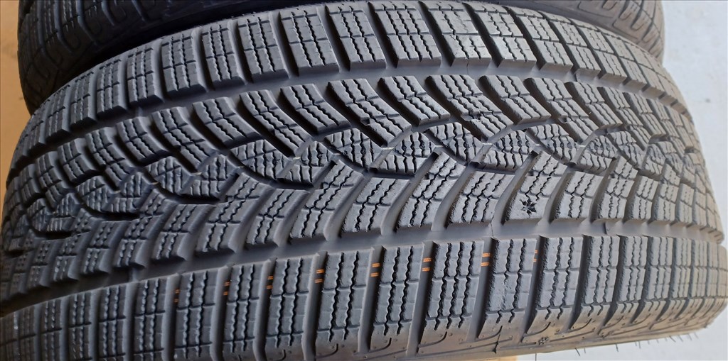 Good/Year Ultragrip Performance 225/45 R18 téli gumik 4db.8mm 1. kép