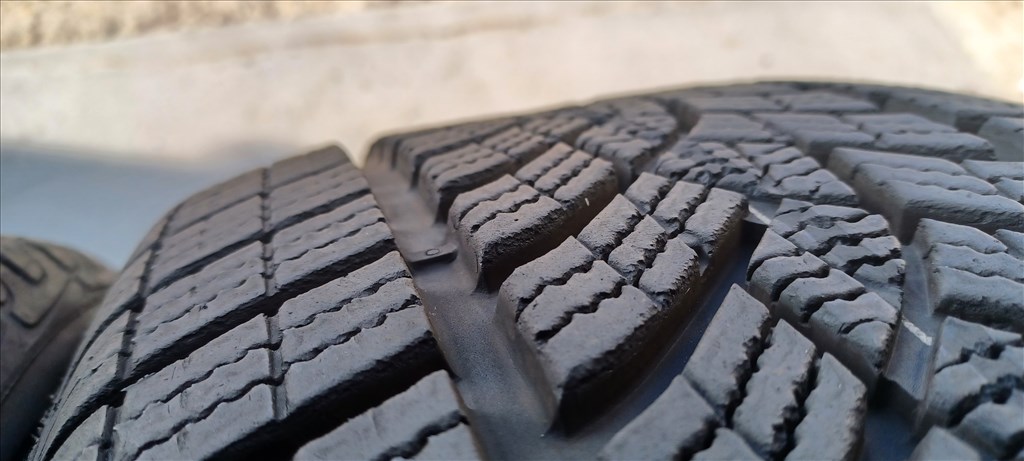 Good/Year Ultragrip Performance 225/45 R18 téli gumik 4db.8mm 6. kép