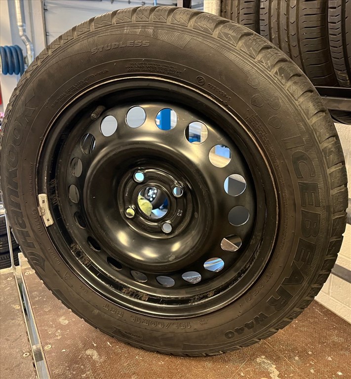  Opel Astra G autóra való Hankook téli gumi és lemezfelni R15 195/60 1. kép
