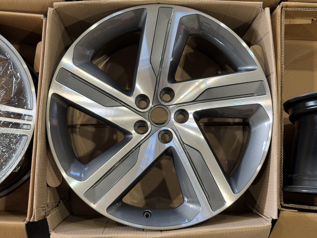 R22 original Land Rover 9.5J ET45 - MY42-1007-JA / MY42-1007-DA  2db alufelni felni 1. kép