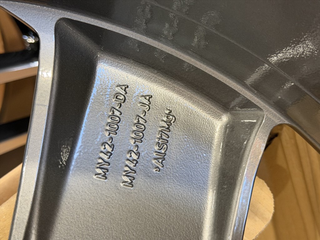 R22 original Land Rover 9.5J ET45 - MY42-1007-JA / MY42-1007-DA  2db alufelni felni 4. kép