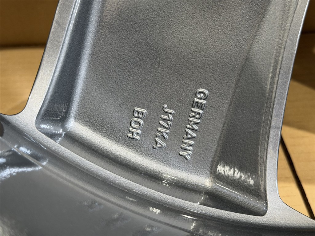 R22 original Land Rover 9.5J ET45 - MY42-1007-JA / MY42-1007-DA  2db alufelni felni 7. kép