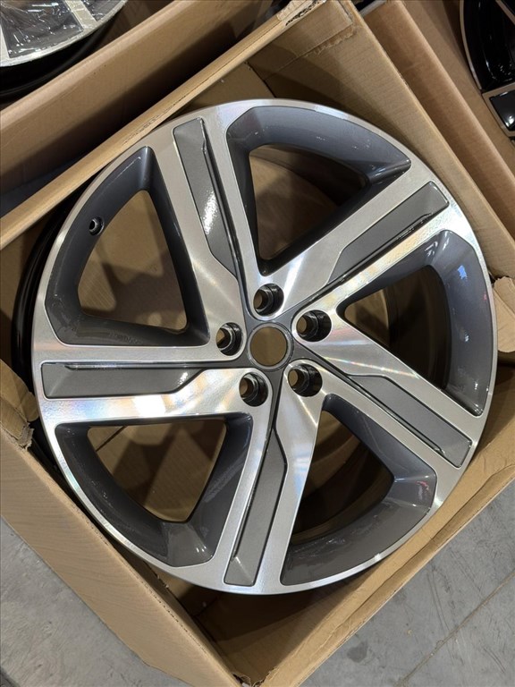 R22 original Land Rover 9.5J ET45 - MY42-1007-JA / MY42-1007-DA  2db alufelni felni 9. kép