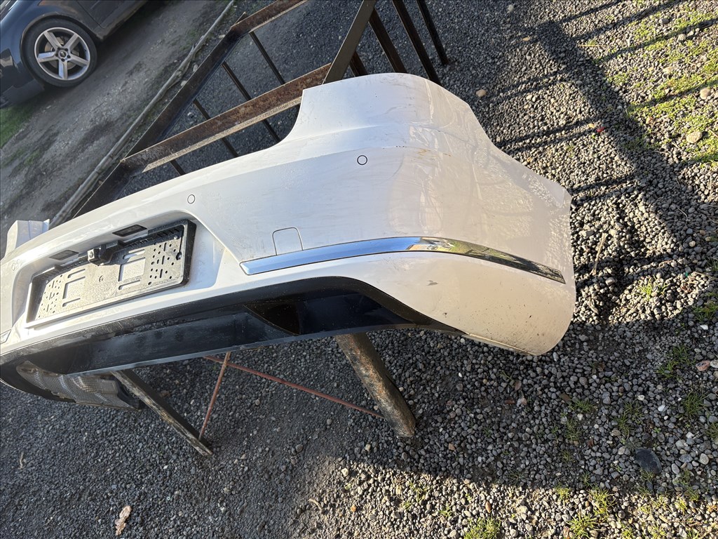 Volkswagen Passat B7 Hátsó lökhárító  2. kép