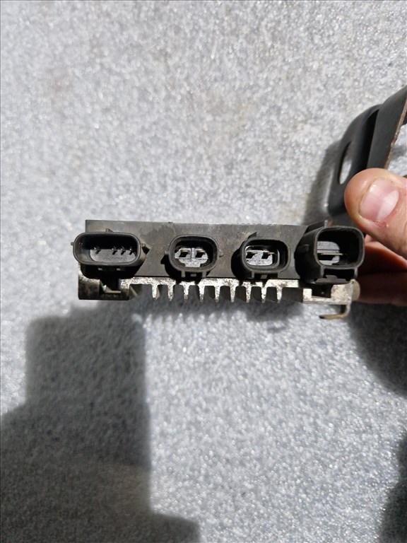 TOYOTA AVENSIS T27 izzítás vezérlő 28551-30010 2. kép