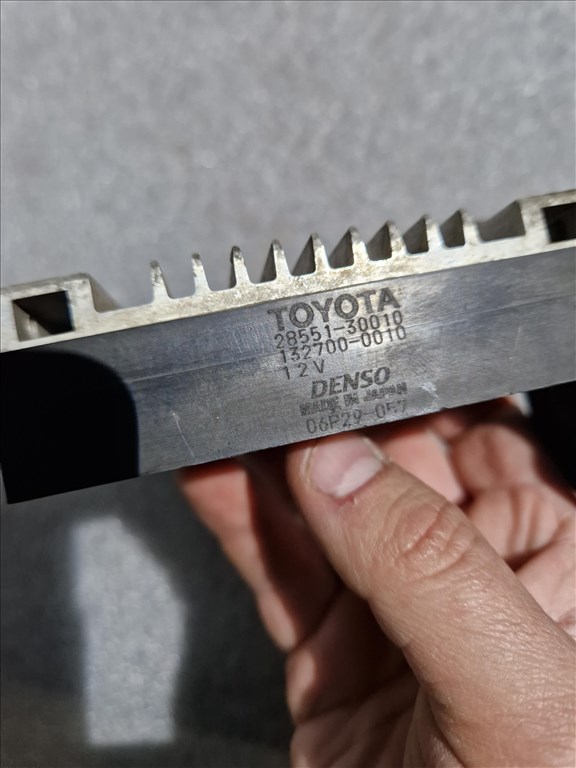 TOYOTA AVENSIS T27 izzítás vezérlő 28551-30010 3. kép