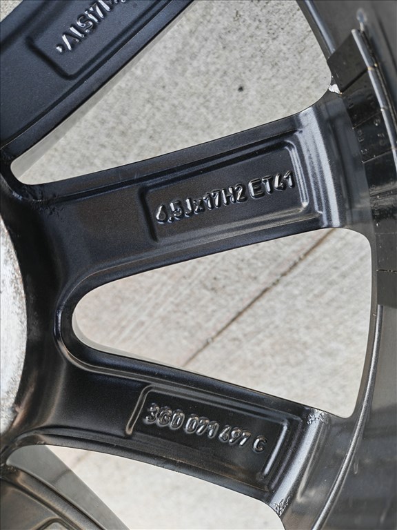 17" 5x112 antracit VW "Merano" Passat B8 gyári alufelni szett újszerű téligumikkal! 5. kép