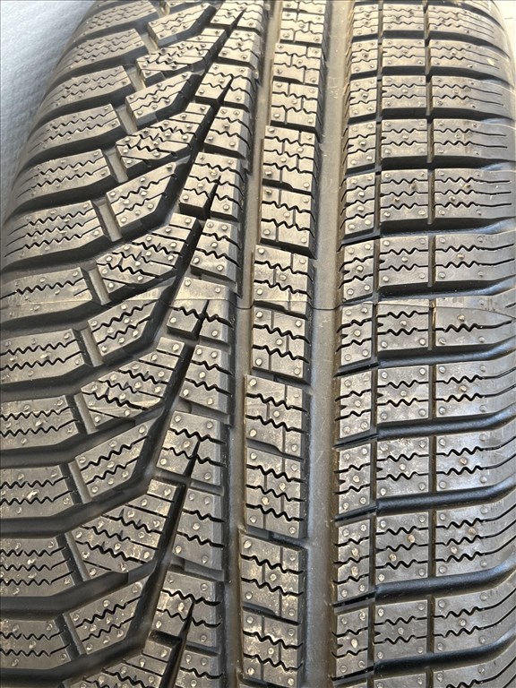  Új 205/60R16 205/60-16 2056016 2 db Hankook W320 téli gumi  2. kép