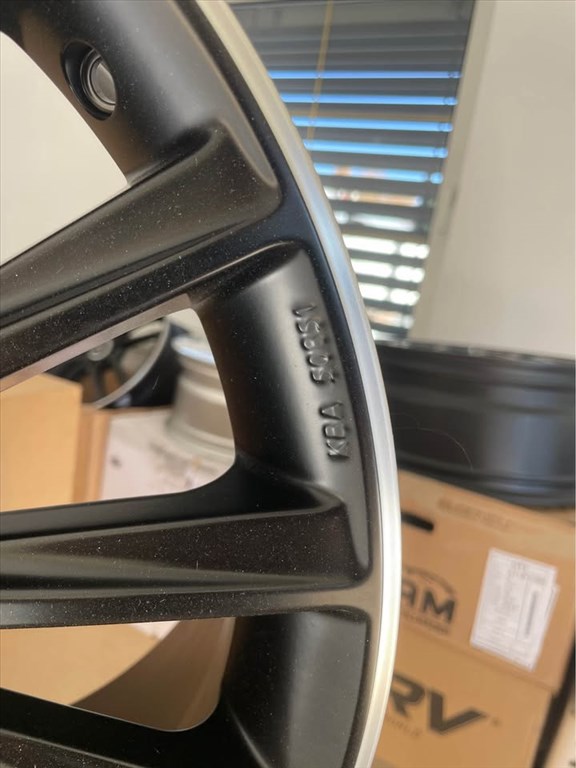  Mercedes/Keskin gyári 18” alufelni 3. kép