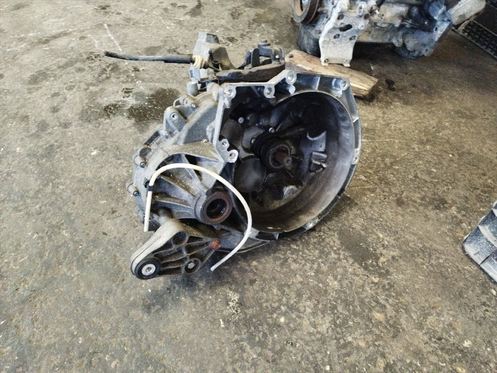 Ford Focus 3 / C-Max 1.6 TDCI 2011- AV6R7002KH kódú sebességváltó (6 seb.) 1. kép