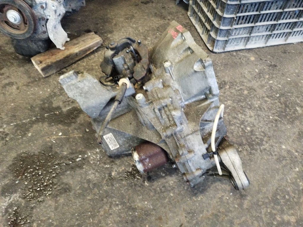 Ford Focus 3 / C-Max 1.6 TDCI 2011- AV6R7002KH kódú sebességváltó (6 seb.) 4. kép