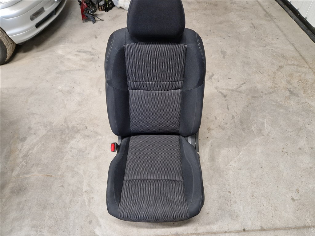 NISSAN QASHQAI (J11) bal első ülés  2. kép