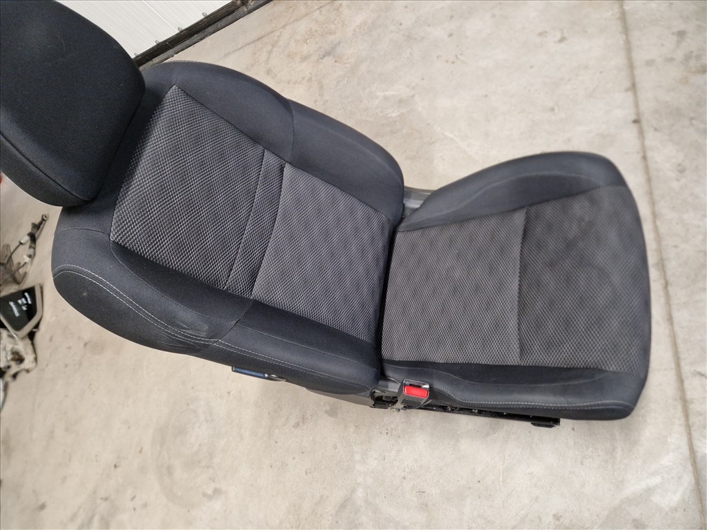 NISSAN QASHQAI (J11) bal első ülés  3. kép