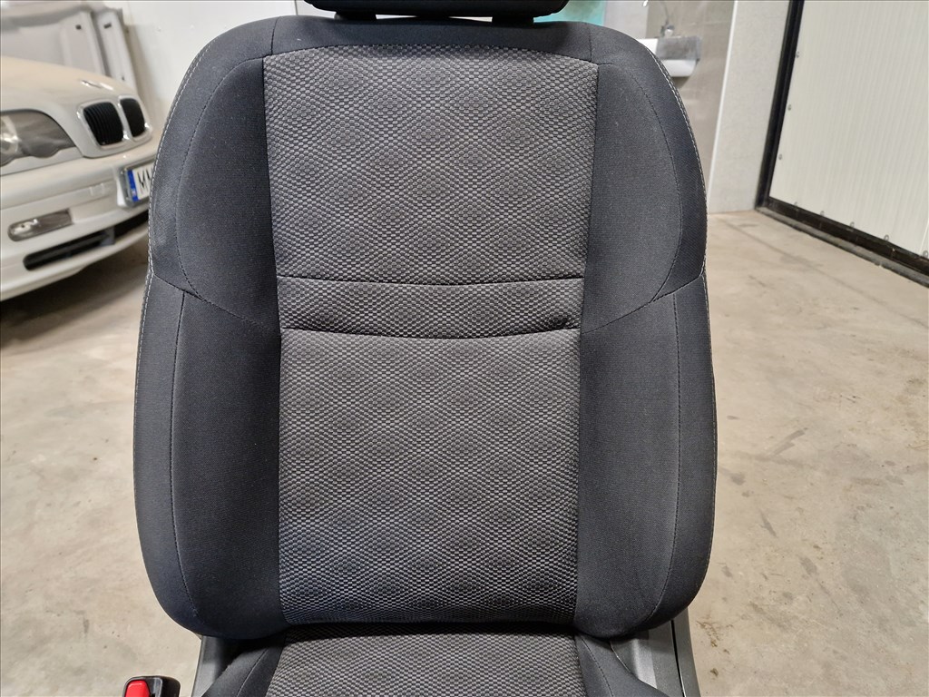NISSAN QASHQAI (J11) bal első ülés  4. kép