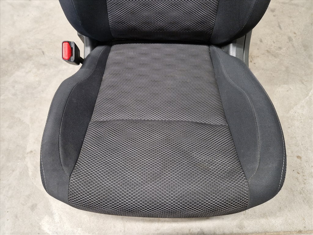 NISSAN QASHQAI (J11) bal első ülés  5. kép