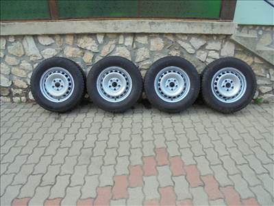 16-os Crafter lemezfelni 2022-es 235/65-ös téli gumival eladó
