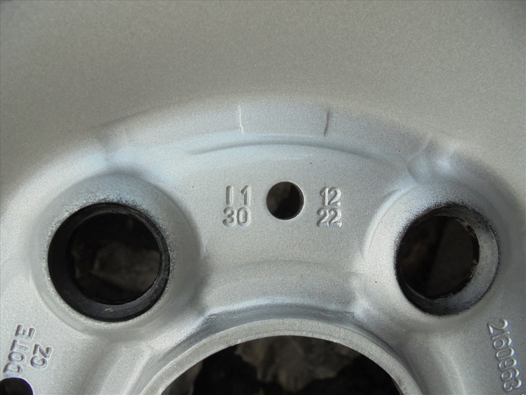 16-os Crafter lemezfelni 2022-es 235/65-ös téli gumival eladó 10. kép