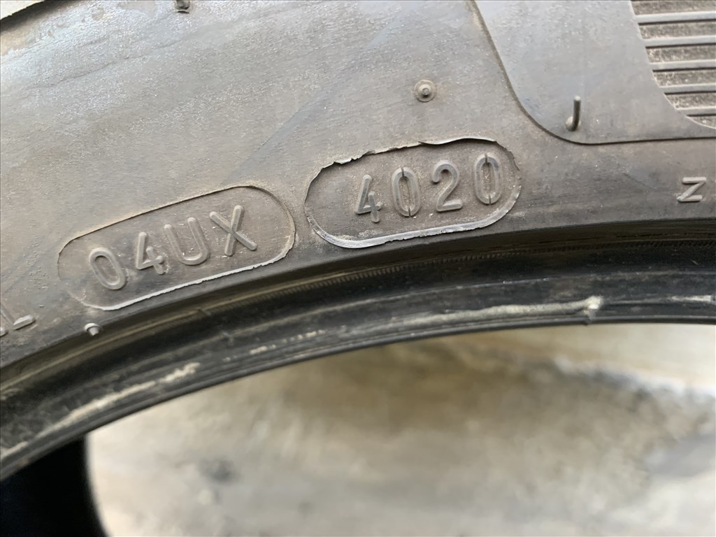  235/4518" használt Michelin téli gumi gumi 5. kép