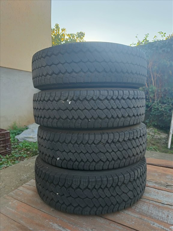  235/7517,5" újszerű Matador teherautó gumi gumi 1. kép